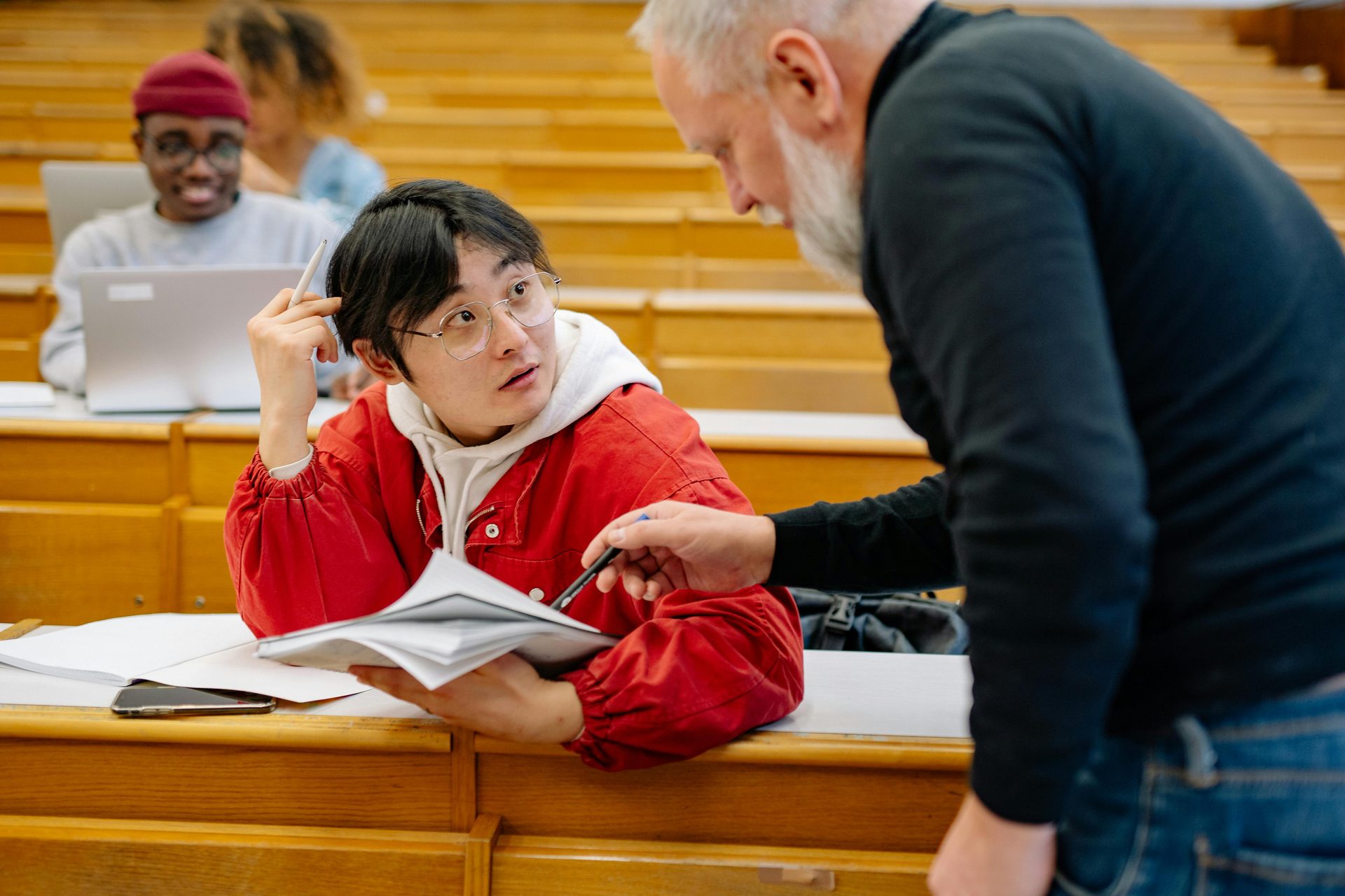 Référent pédagogique en échange avec un apprenant
